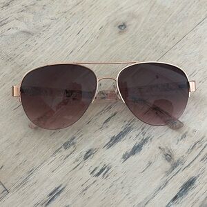 Aviator sunglasses with floral frames